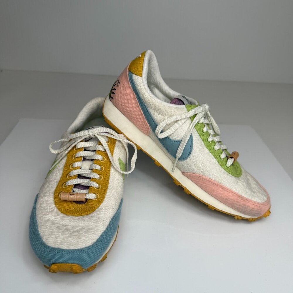 Nike Women Shoe 6 Daybreak SE Sun Club Swoosh Low Lace Sneaker Run Gym Core Go